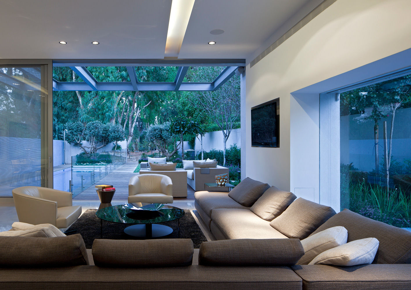 Hamiltons Sofa Gallery Vienna Baci Living Room