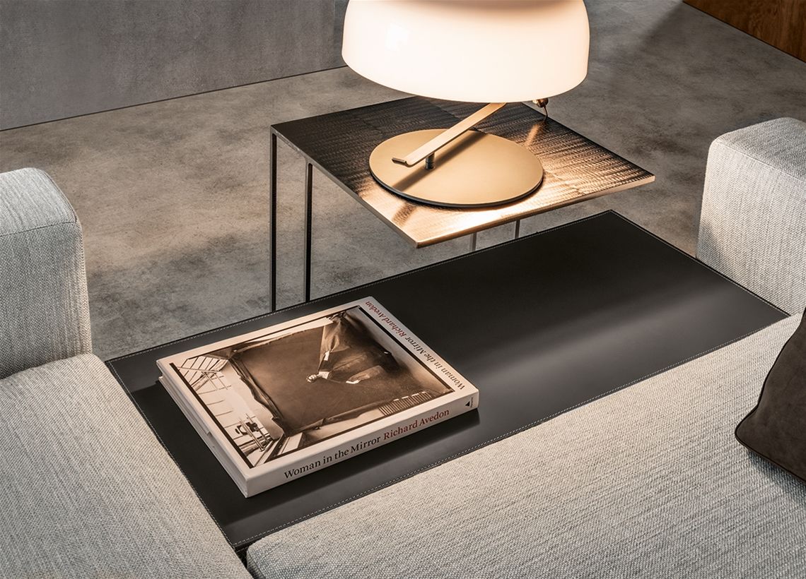 Minotti table lamp hotsell