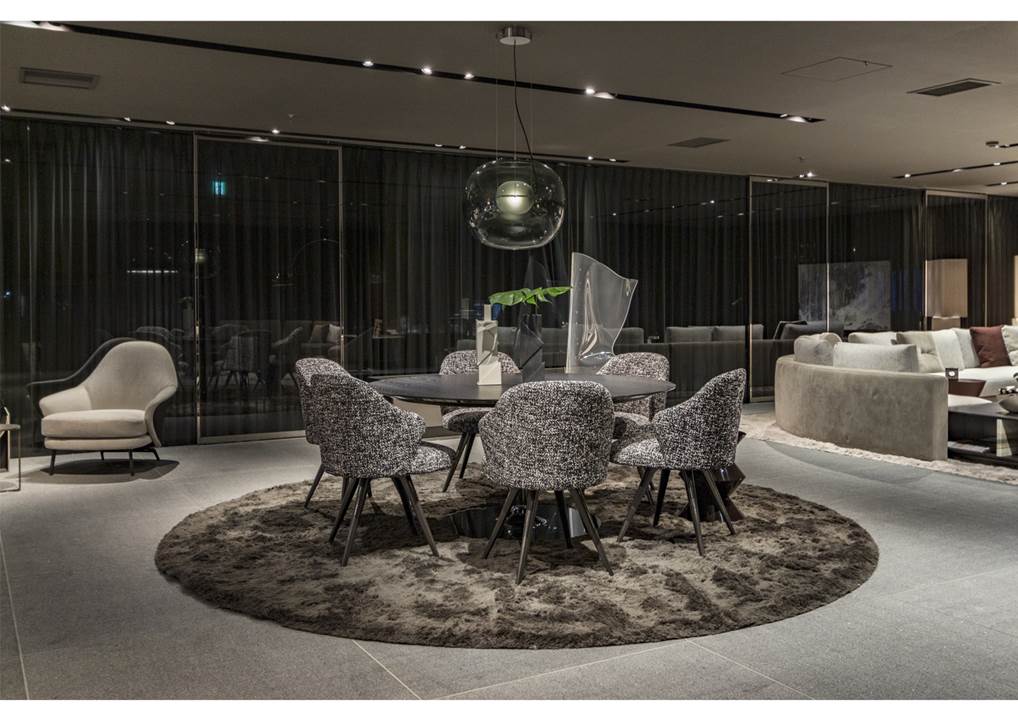 Minotti Tokyo / Court by Sukeno